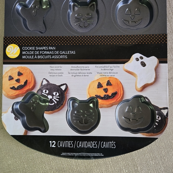 Wilton Halloween Cookie Shapes Pan - Black - Picture 3 of 4